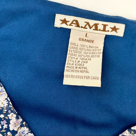 ⭐️A.M.I.⭐️ Women’s Blue Capped Sleave Blouse, Size L - Picture 7 of 8
